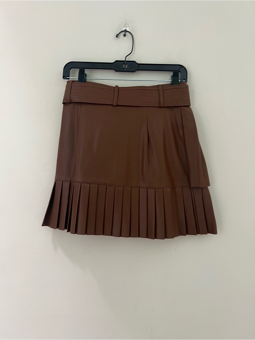Zara Brown Pleated Faux-Leather Mini Skirt with Round Belt - Picture 11 of 13